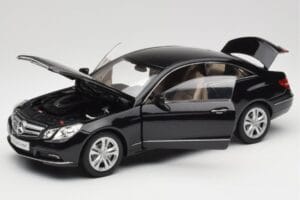 Mercedes E-Class Coupe C207 Obsidian Black Metallic Norev 1:18 B66962418 Metal — billede 2 af 8