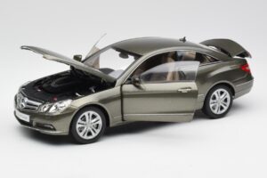 Mercedes E-Class Coupe C207 Titanite Grå Metallic Minichamps 1:18 B66962419 Metal — billede 2 af 8