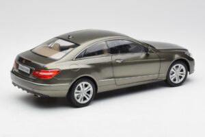 Mercedes E-Class Coupe C207 Titanite Grå Metallic Minichamps 1:18 B66962419 Metal — billede 3 af 8