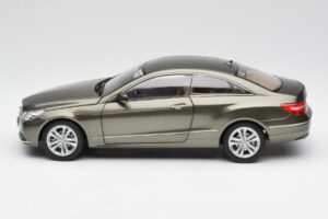 Mercedes E-Class Coupe C207 Titanite Grå Metallic Minichamps 1:18 B66962419 Metal — billede 4 af 8