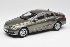 Mercedes E-Class Coupe C207 Titanite Grå Metallic Minichamps 1:18 B66962419 Metal