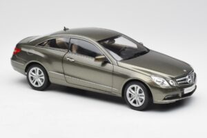 Mercedes E-Class Coupe C207 Titanite Grå Metallic Minichamps 1:18 B66962419 Metal — billede 6 af 8