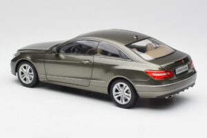 Mercedes E-Class Coupe C207 Titanite Grå Metallic Minichamps 1:18 B66962419 Metal — billede 7 af 8