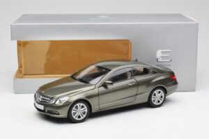 Mercedes E-Class Coupe C207 Titanite Grå Metallic Minichamps 1:18 B66962419 Metal — billede 8 af 8
