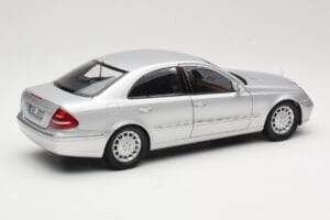 Mercedes E-Class W211 Sølv Kyosho 1:18 B66962146 Metal — billede 3 af 8