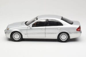 Mercedes E-Class W211 Sølv Kyosho 1:18 B66962146 Metal — billede 4 af 8