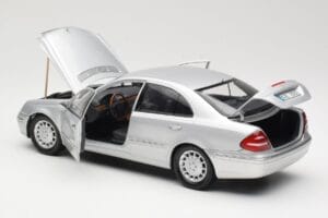 Mercedes E-Class W211 Sølv Kyosho 1:18 B66962146 Metal — billede 5 af 8