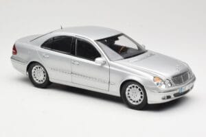 Mercedes E-Class W211 Sølv Kyosho 1:18 B66962146 Metal — billede 6 af 8