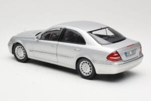 Mercedes E-Class W211 Sølv Kyosho 1:18 B66962146 Metal — billede 7 af 8
