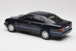Mercedes E-Class W210 E320 Sort Sun Star 1:18 1151 Metal — billede 7 af 8