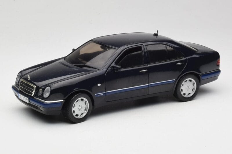 Mercedes E-Class W210 E320 Sort Sun Star 1:18 1151 Metal
