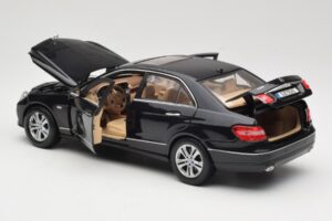 Mercedes E-Class W211 Sort Maisto 1:18 31172 Metal — billede 5 af 8