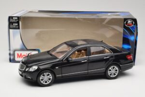 Mercedes E-Class W211 Sort Maisto 1:18 31172 Metal — billede 8 af 8
