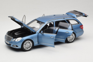 Mercedes E-Class W212 Estate Indigolith Metallic Blue Minichamps 1:18 B66962449 Metal — billede 2 af 8