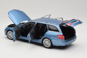 Mercedes E-Class W212 Estate Indigolith Metallic Blue Minichamps 1:18 B66962449 Metal — billede 5 af 8