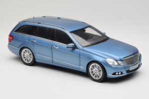 Mercedes E-Class W212 Estate Indigolith Metallic Blue Minichamps 1:18 B66962449 Metal — billede 6 af 8
