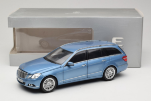 Mercedes E-Class W212 Estate Indigolith Metallic Blue Minichamps 1:18 B66962449 Metal — billede 8 af 8