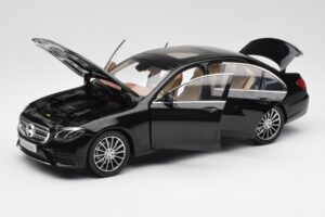 Mercedes E-Class W213 Obsidian Sort iScale 1:18 B66960380 Metal — billede 2 af 8
