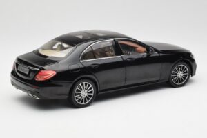 Mercedes E-Class W213 Obsidian Sort iScale 1:18 B66960380 Metal — billede 3 af 8