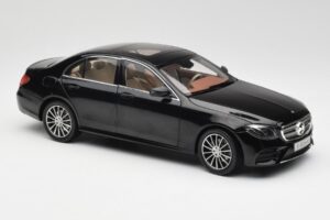 Mercedes E-Class W213 Obsidian Sort iScale 1:18 B66960380 Metal — billede 6 af 8