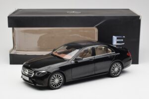 Mercedes E-Class W213 Obsidian Sort iScale 1:18 B66960380 Metal — billede 8 af 8