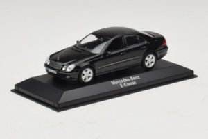 Mercedes E-Class W211 Sort Minichamps 1:43 B66961950 Metal — billede 2 af 4