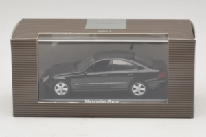 Mercedes E-Class W211 Sort Minichamps 1:43 B66961950 Metal — billede 4 af 4