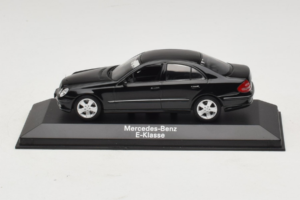 Mercedes E-Class W211 Sort Minichamps 1:43 B66961950 Metal