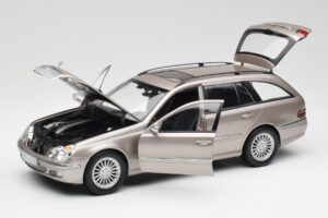 Mercedes E320 CDI W210 Stationcar Cubanite Sølv Kyosho 1:18 B66962188 Metal — billede 2 af 8