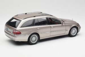 Mercedes E320 CDI W210 Stationcar Cubanite Sølv Kyosho 1:18 B66962188 Metal — billede 3 af 8