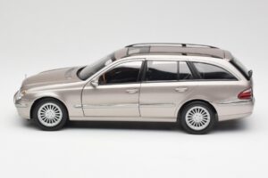Mercedes E320 CDI W210 Stationcar Cubanite Sølv Kyosho 1:18 B66962188 Metal — billede 4 af 8