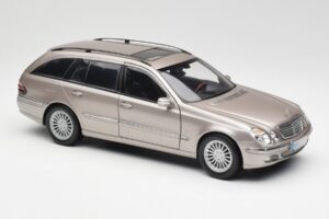 Mercedes E320 CDI W210 Stationcar Cubanite Sølv Kyosho 1:18 B66962188 Metal — billede 6 af 8