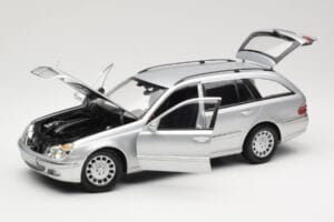 Mercedes E320 T-Modell S210 Elegance Sølv Kyosho 1:18 B66962166 Metal — billede 2 af 8
