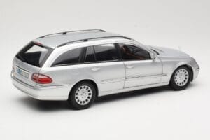 Mercedes E320 T-Modell S210 Elegance Sølv Kyosho 1:18 B66962166 Metal — billede 3 af 8