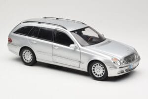 Mercedes E320 T-Modell S210 Elegance Sølv Kyosho 1:18 B66962166 Metal — billede 6 af 8