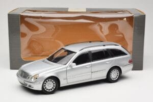Mercedes E320 T-Modell S210 Elegance Sølv Kyosho 1:18 B66962166 Metal — billede 8 af 8
