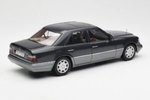 Mercedes E320 W124 Nautik Blå Metallic Dealer Edition AUTOart 1:18 B66040508 Metal — billede 3 af 8