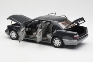 Mercedes E320 W124 Nautik Blå Metallic Dealer Edition AUTOart 1:18 B66040508 Metal — billede 5 af 8