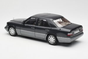 Mercedes E320 W124 Nautik Blå Metallic Dealer Edition AUTOart 1:18 B66040508 Metal — billede 7 af 8