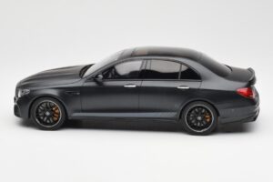 Mercedes AMG E63 S W213 Edition 1 Night Sort GT Spirit 1:18 B66963111 Resin — billede 3 af 6
