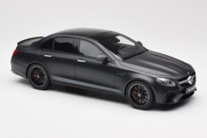 Mercedes AMG E63 S W213 Edition 1 Night Sort GT Spirit 1:18 B66963111 Resin — billede 4 af 6