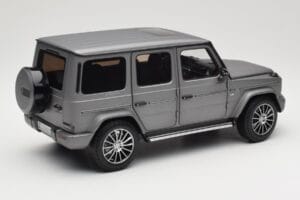 Mercedes G-Class G500 W463A Designo Platinum Magno Minichamps 1:18 B66960811 Metal — billede 3 af 8