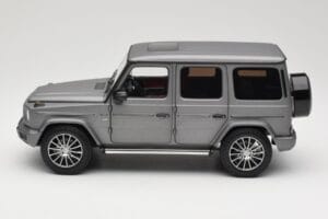 Mercedes G-Class G500 W463A Designo Platinum Magno Minichamps 1:18 B66960811 Metal — billede 4 af 8
