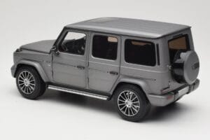 Mercedes G-Class G500 W463A Designo Platinum Magno Minichamps 1:18 B66960811 Metal — billede 7 af 8