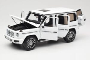 Mercedes G-Class G 500 W463A Diamond White Metallic Minichamps 1:18 113037111 Metal — billede 2 af 8