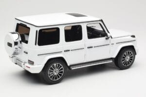 Mercedes G-Class G 500 W463A Diamond White Metallic Minichamps 1:18 113037111 Metal — billede 3 af 8