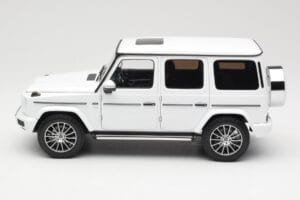 Mercedes G-Class G 500 W463A Diamond White Metallic Minichamps 1:18 113037111 Metal — billede 4 af 8