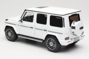 Mercedes G-Class G 500 W463A Diamond White Metallic Minichamps 1:18 113037111 Metal — billede 7 af 8