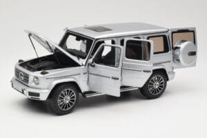 Mercedes G-Class G 500 W463A Iridium Silver Metallic Minichamps 1:18 113037112 Metal — billede 2 af 8