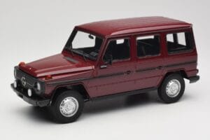 Mercedes G-Class W460 LWB Mørkrød Minichamps 1:18 Mercedes G-Class W460 LWB Mørkrød Minichamps 1:18 155038102 Metal